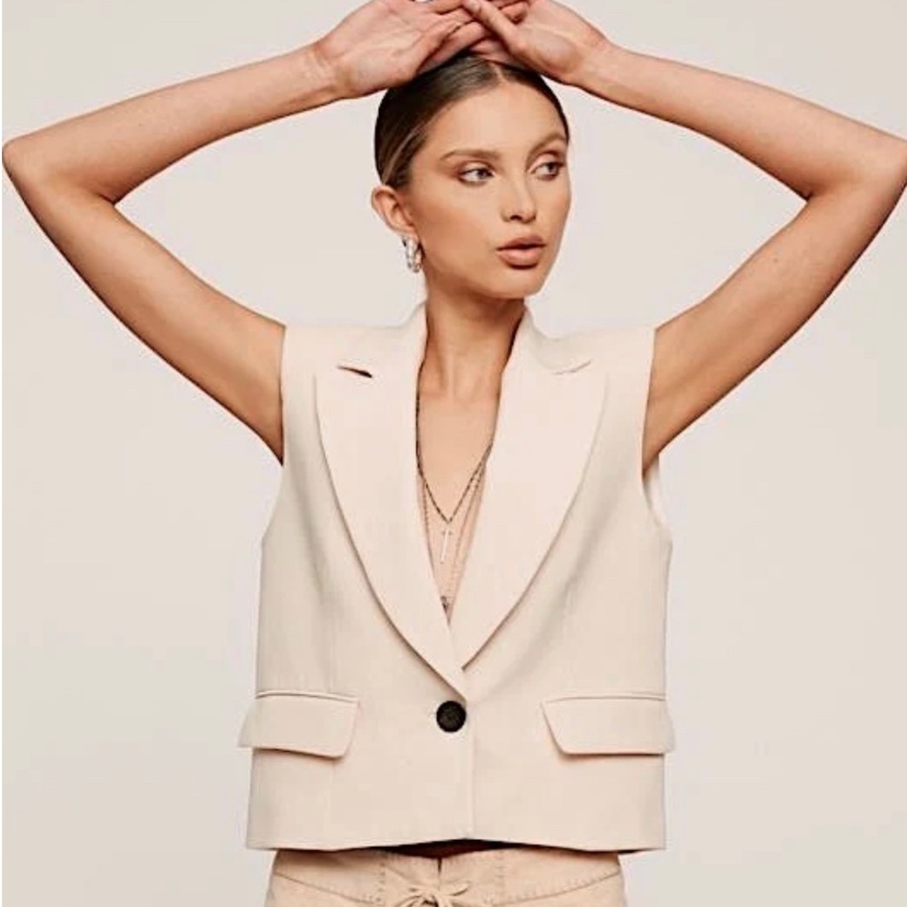 Lioness Rotonde Vest in Camel NWT